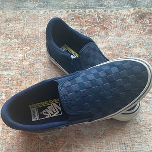 VANS MENS ASHER DELUXE SLIP ON SNEAKER - NAVY